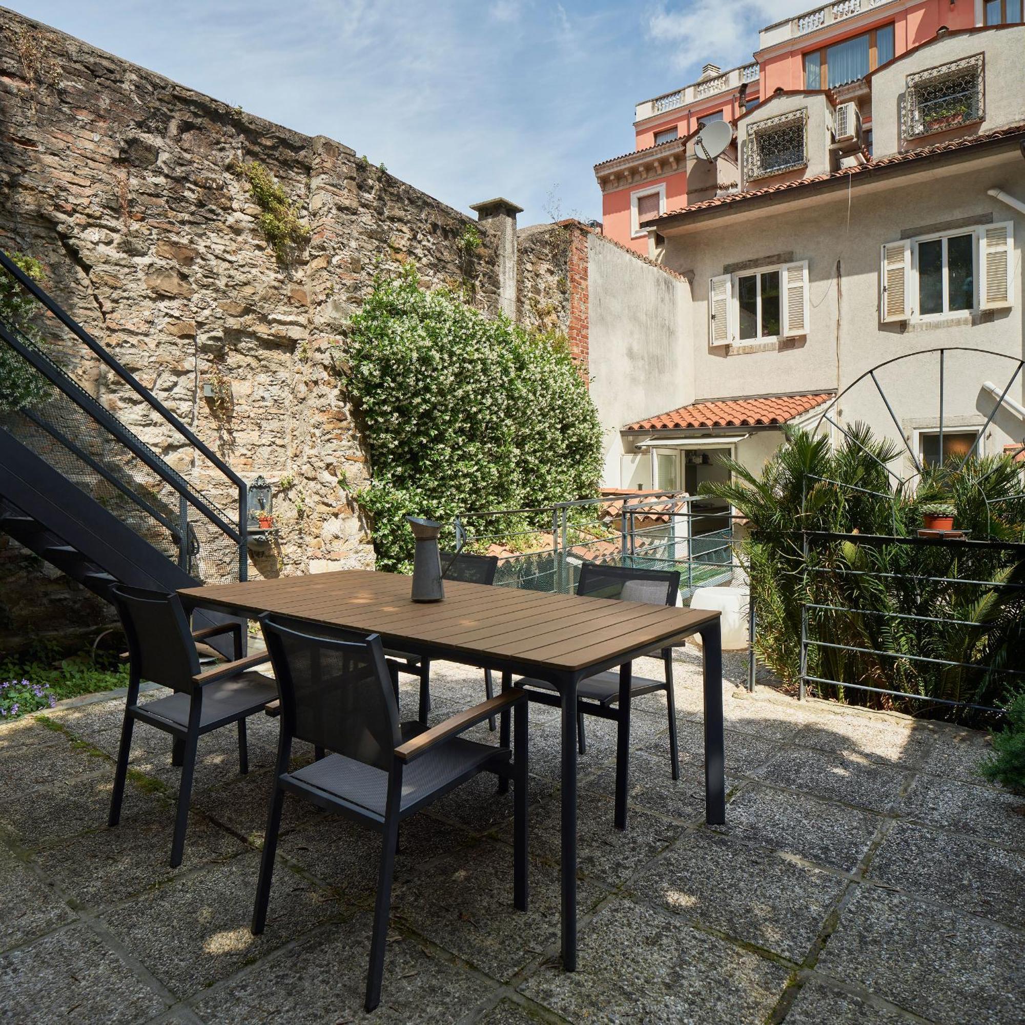 Giardino Segreto, In Centro Apartment ตรีเอสเต ภายนอก รูปภาพ