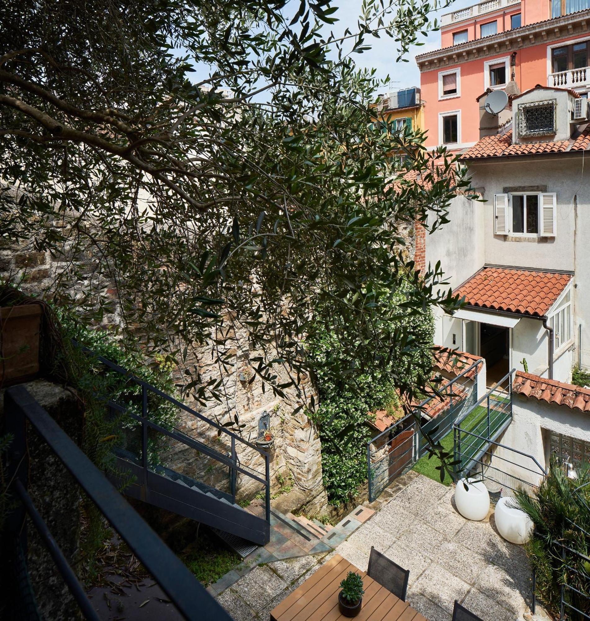 Giardino Segreto, In Centro Apartment ตรีเอสเต ภายนอก รูปภาพ